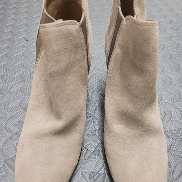 Michael Kors Shoe. - Picture 3 of 4